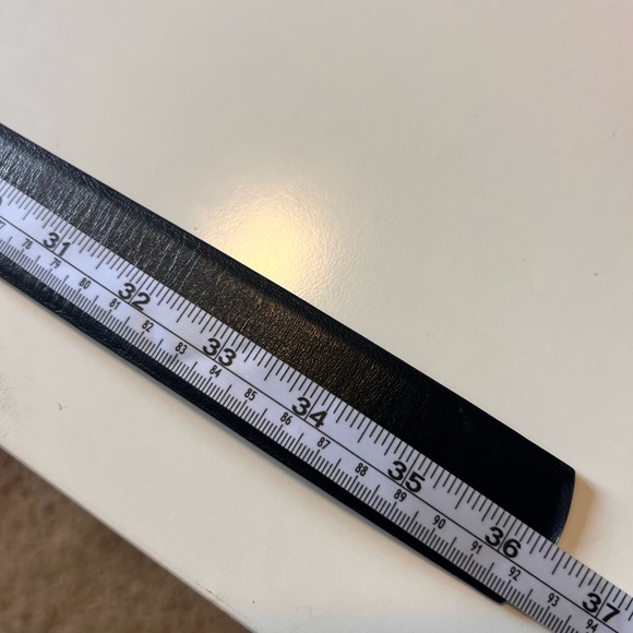 Salvatore Ferragamo Gancini Buckle Reversible Leather Belt - Picture 8 of 9